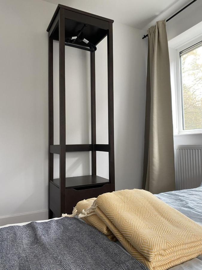 Ozan'S Flat Double Bedroom-1, Sharing Kitchen And Bath London Exterior photo